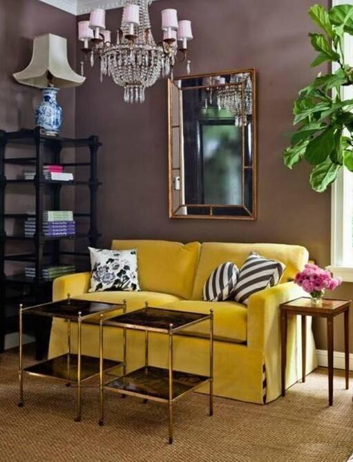 室內(nèi)色彩太暗,用黃色來彌補